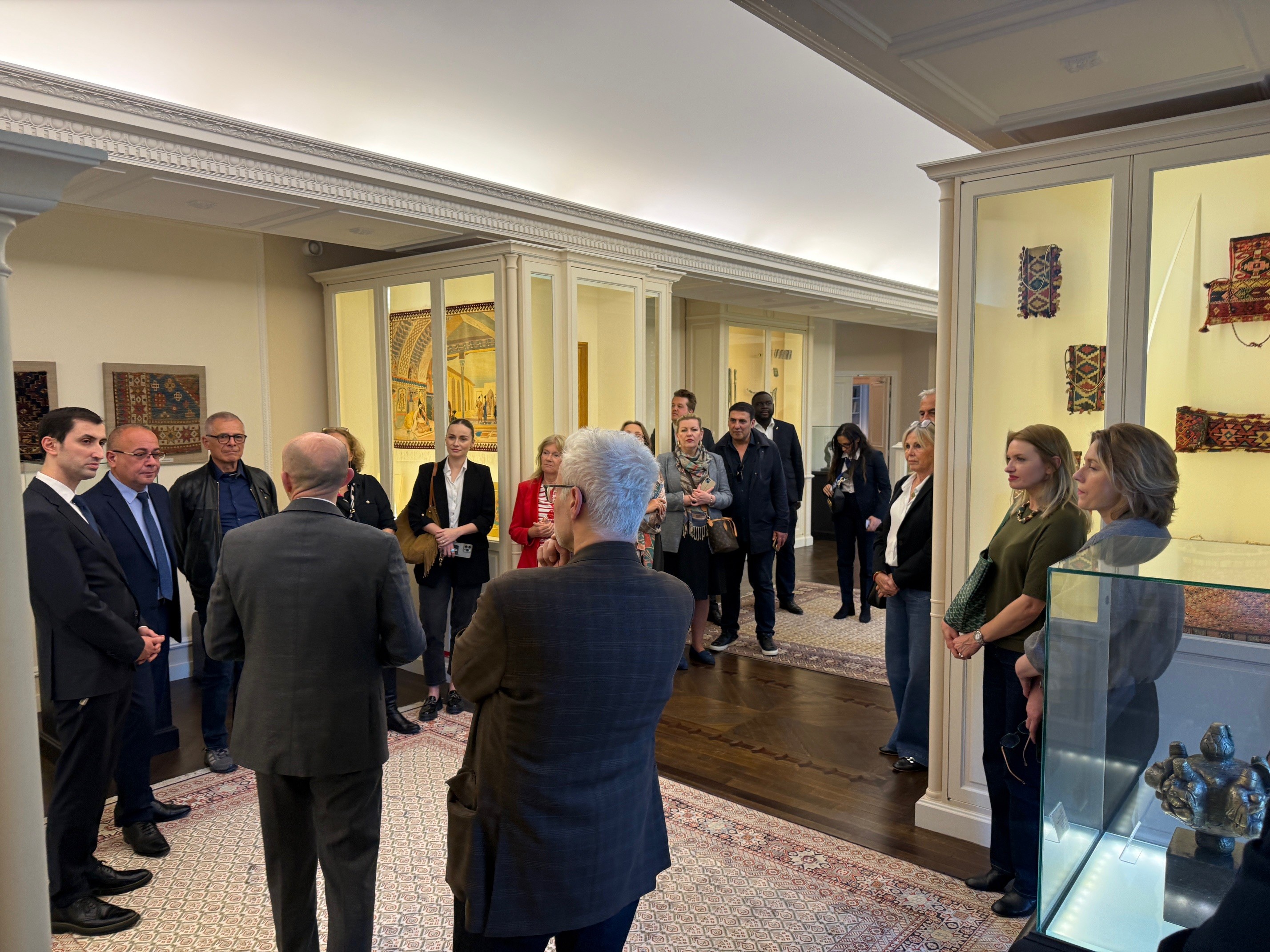 Parisdə Azərbaycan mədəni irsi təqdim olunub Xeber basligi